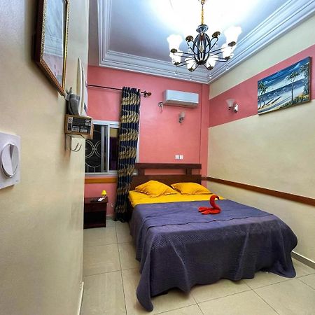Chambre Meublee Biyem Assi Tkc ياوندي المظهر الخارجي الصورة