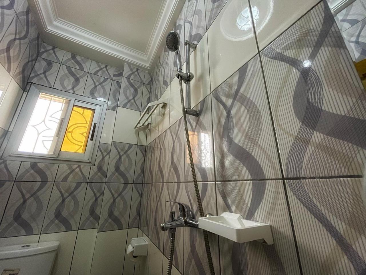 Chambre Meublee Biyem Assi Tkc ياوندي المظهر الخارجي الصورة