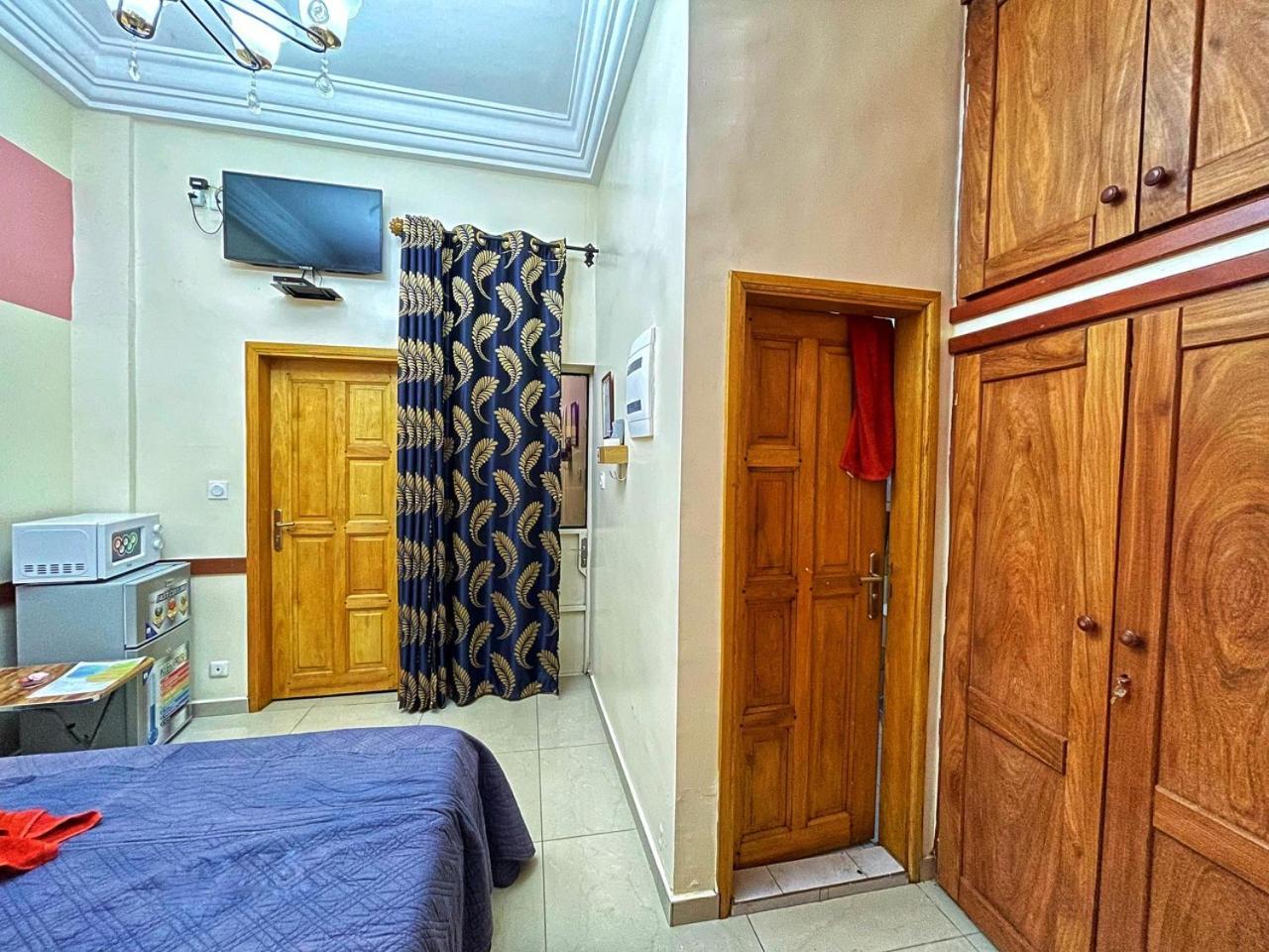 Chambre Meublee Biyem Assi Tkc ياوندي المظهر الخارجي الصورة